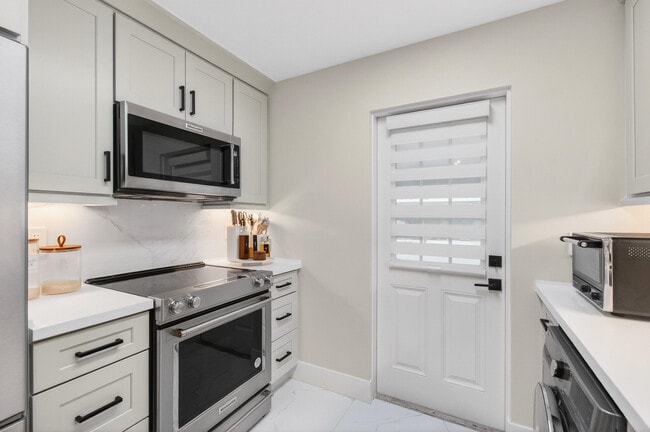 Building Photo - 322 N Federal Hwy