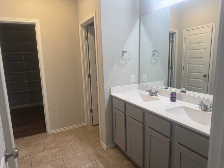 Building Photo - 3302 Rancho Grande