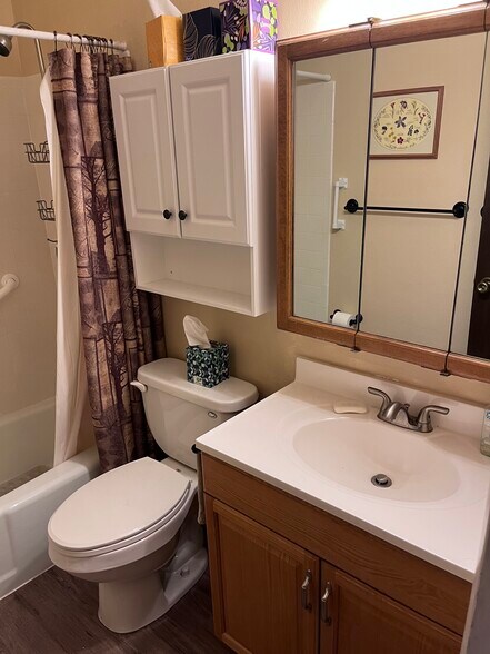 Building Photo - 2600 Parklake Ct
