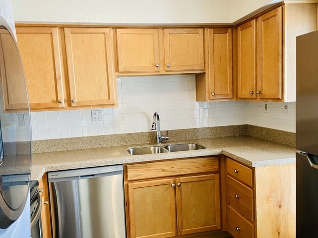 Building Photo - Stunning 1 Bedroom in the Heart of Biltmore