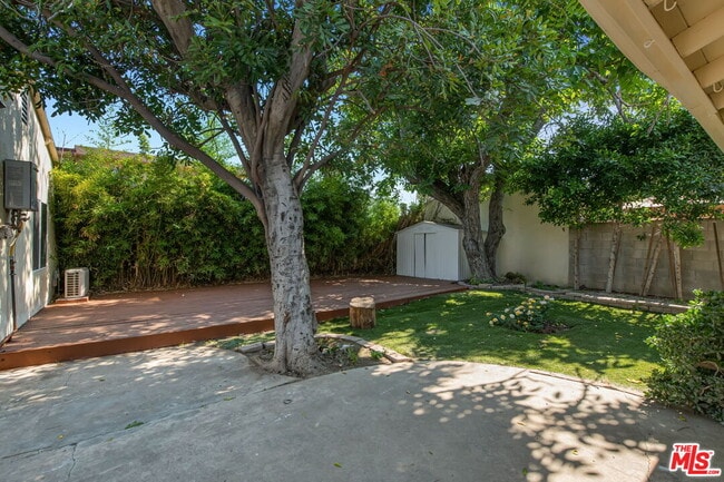 Building Photo - 15328 Vose St