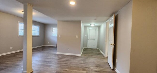 Building Photo - 401 Barbashela Dr