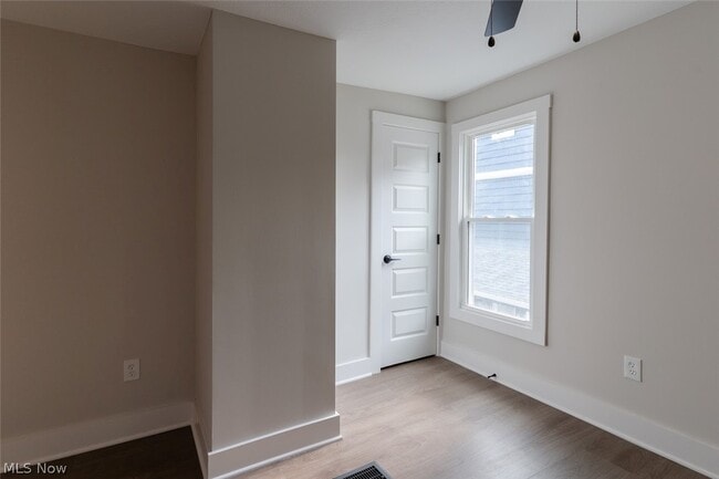 Building Photo - 1464 E 123rd St