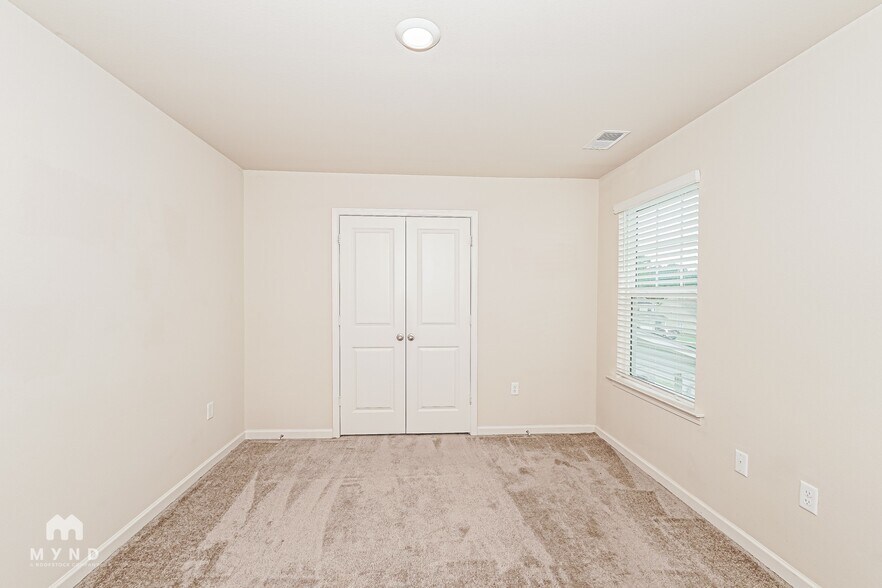 Building Photo - 6061 Rainbow Row