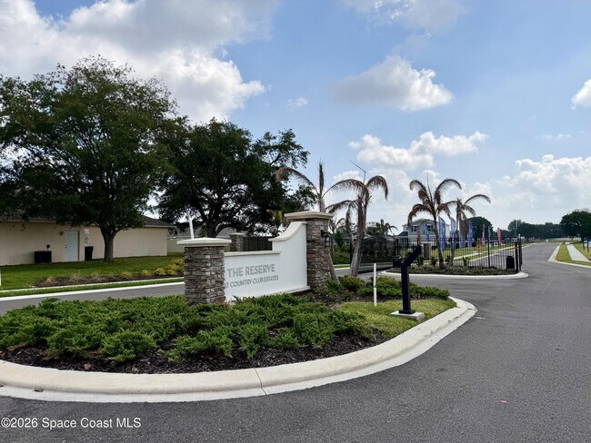 Building Photo - 917 Castleford Ave NE