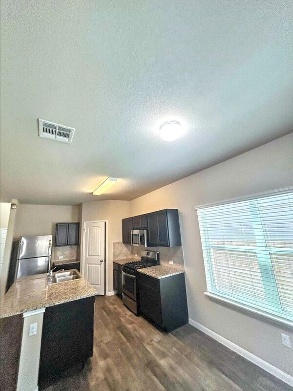 Building Photo - 215 Cibolo Creek Dr
