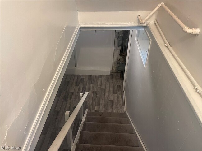 Building Photo - 958 E Wilbeth Rd