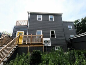 Building Photo - 2 Sunnyside St