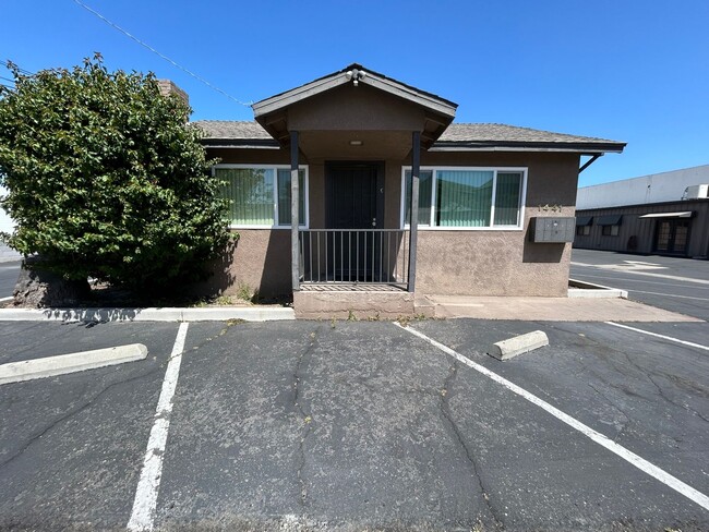 Primary Photo - 1441 Coldwell Ave