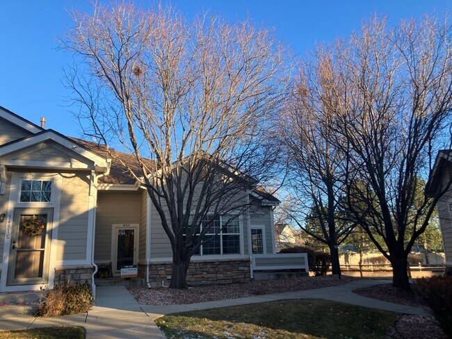 Building Photo - 2 bed/3 bath with spacious finished basement!