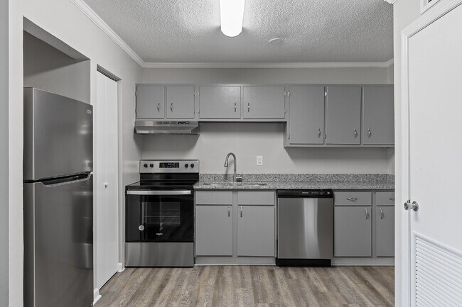 Building Photo - 105 P' Poole Ave #101: Red Bank 1Bed/1Bath Apartment w/ Laundry Units, Central AC, and Granite Co...