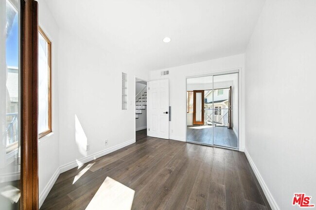 Building Photo - 2454 4th St