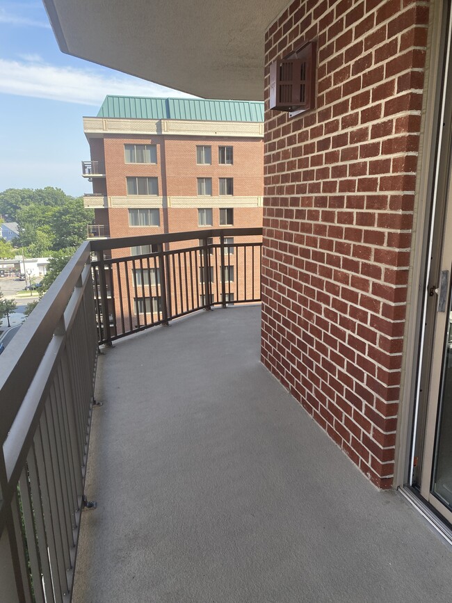 Balcony - 901 N Monroe St