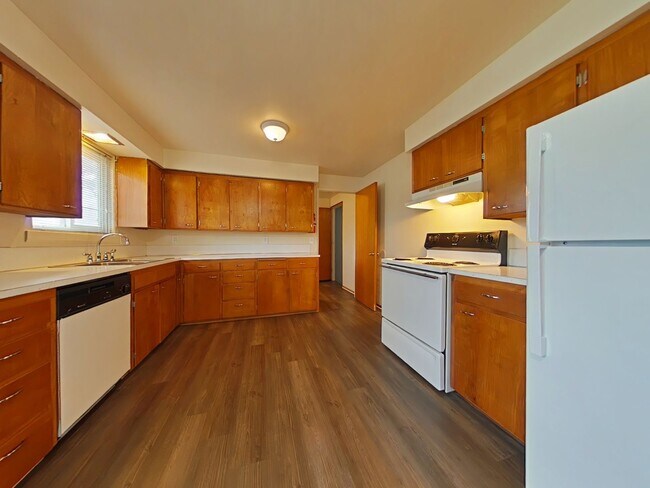 Building Photo - 2 Bedroom Duplex ~ Albany ~ Pet Friendly