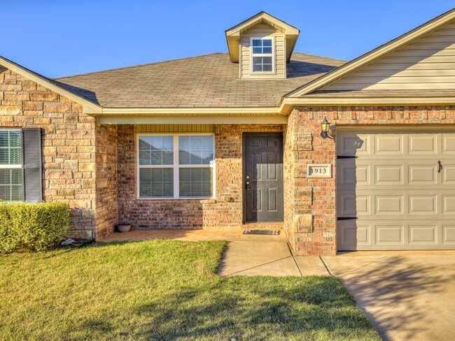 Building Photo - Cute home in Mustang schools + 3 bedrooms + 2 bathrooms