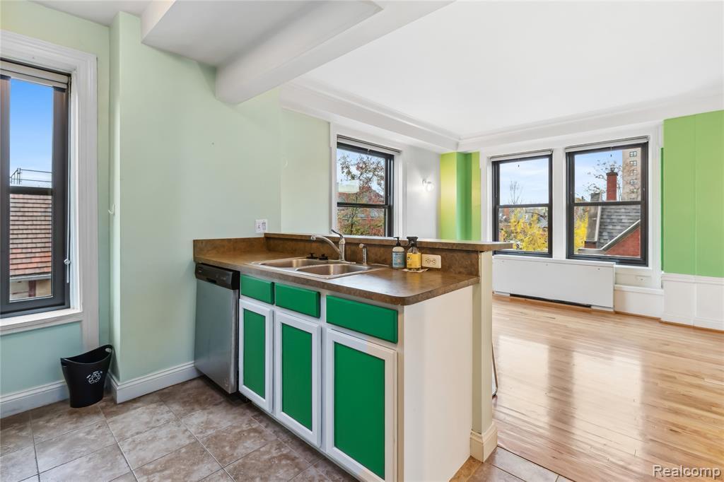 Building Photo - 15 E Kirby St