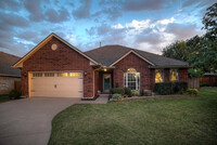 Building Photo - 1800 Fawn Valley Ln