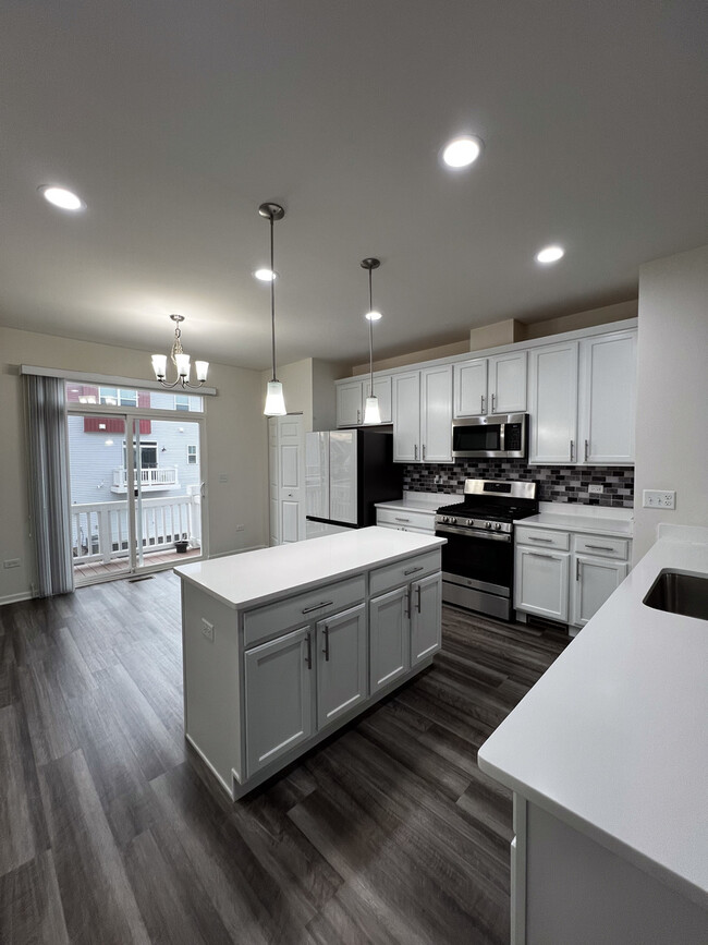 Building Photo - 858 Finley Dr