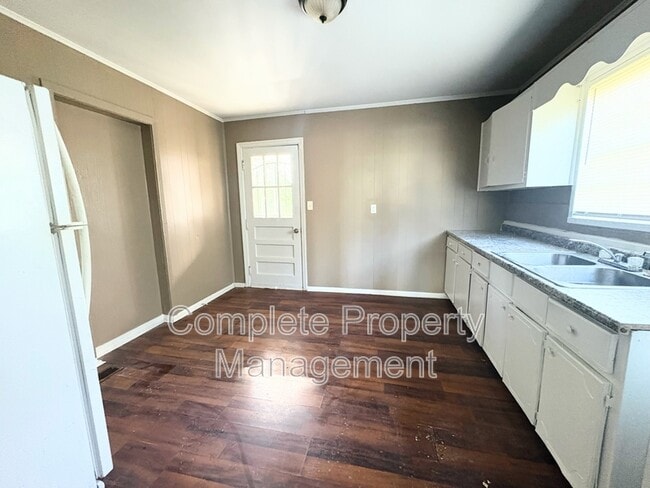 Building Photo - 1252 18th Pl SW