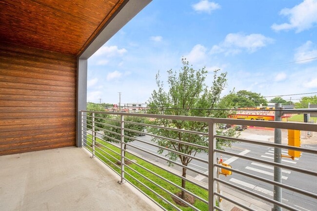 Building Photo - 4361 S Congress Ave