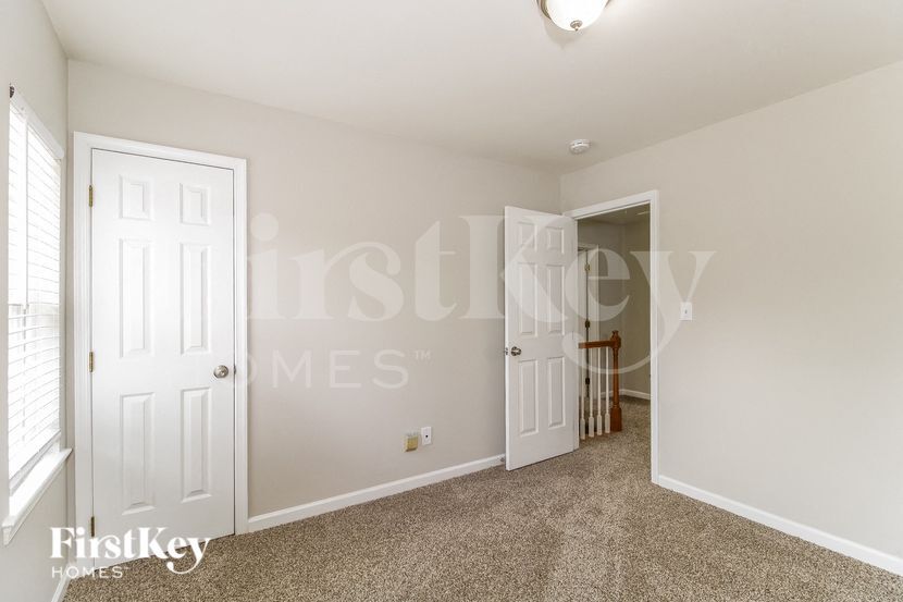 Building Photo - 2611 White Fence Way