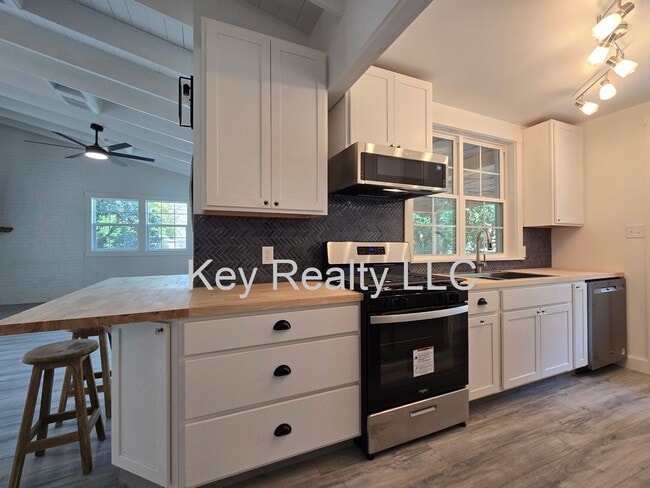 Building Photo - 2608 Horseshoe Dr