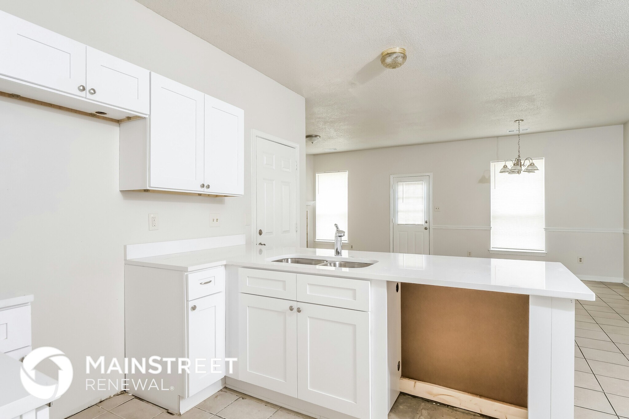 Building Photo - 4590 Lindawood Ln