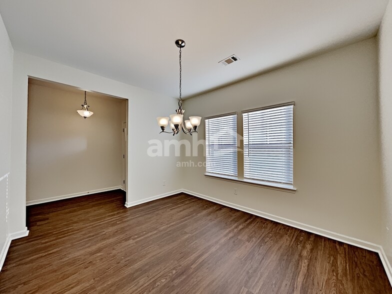 Building Photo - 172 Landsdown Xing