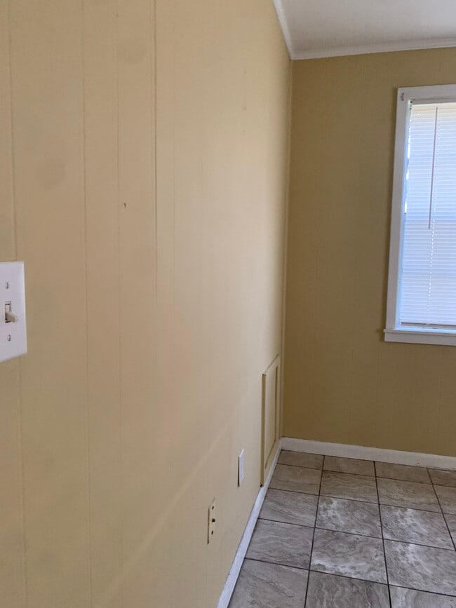 Building Photo - 220 E Church St