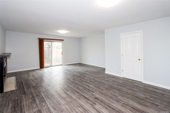 Building Photo - 3 A Putnam Ave