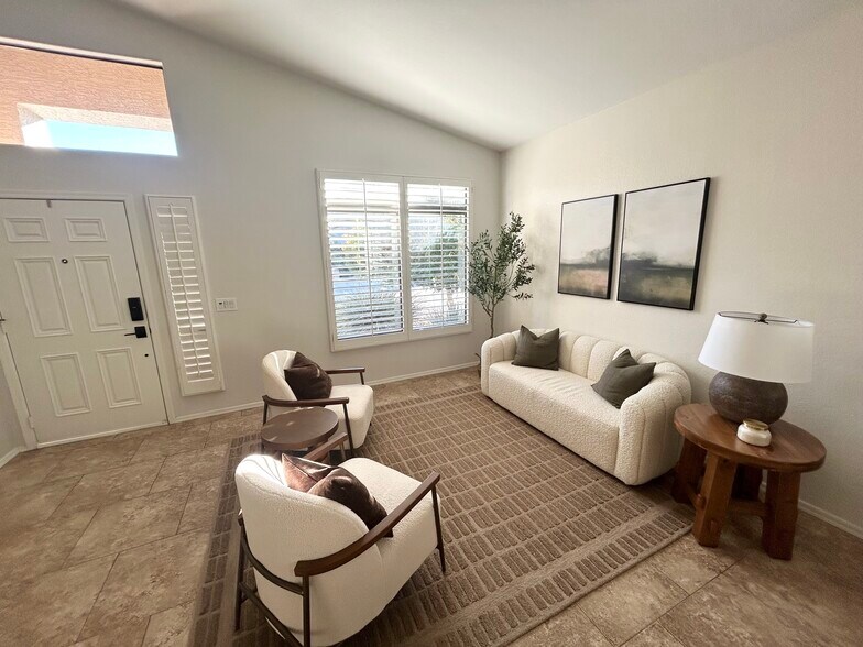 Building Photo - 17040 N 43rd Pl