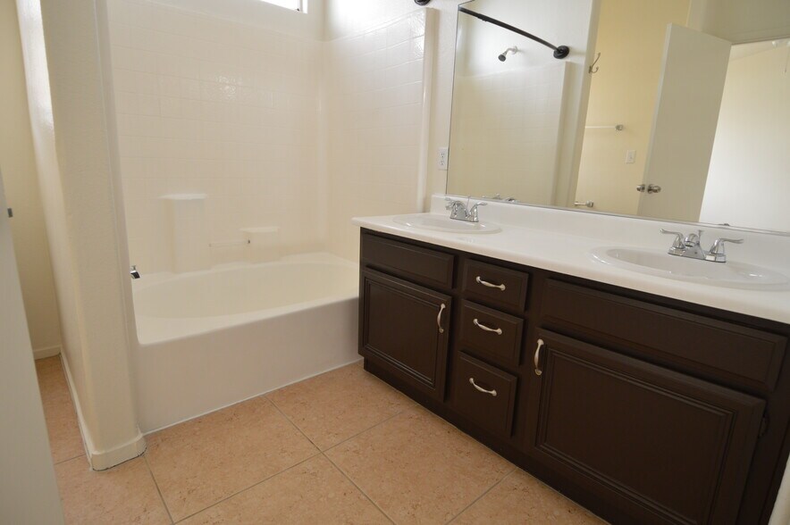 Building Photo - 3944 Canyon Meadows Ct