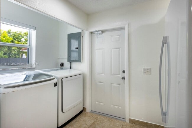 Building Photo - 10770 SW 26th St