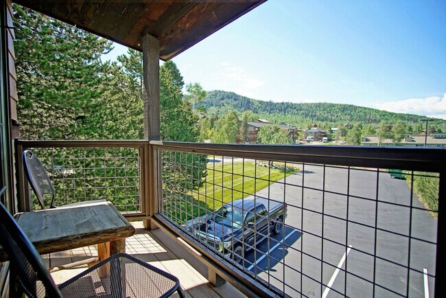 Building Photo - 2933 Mountaineer Cir