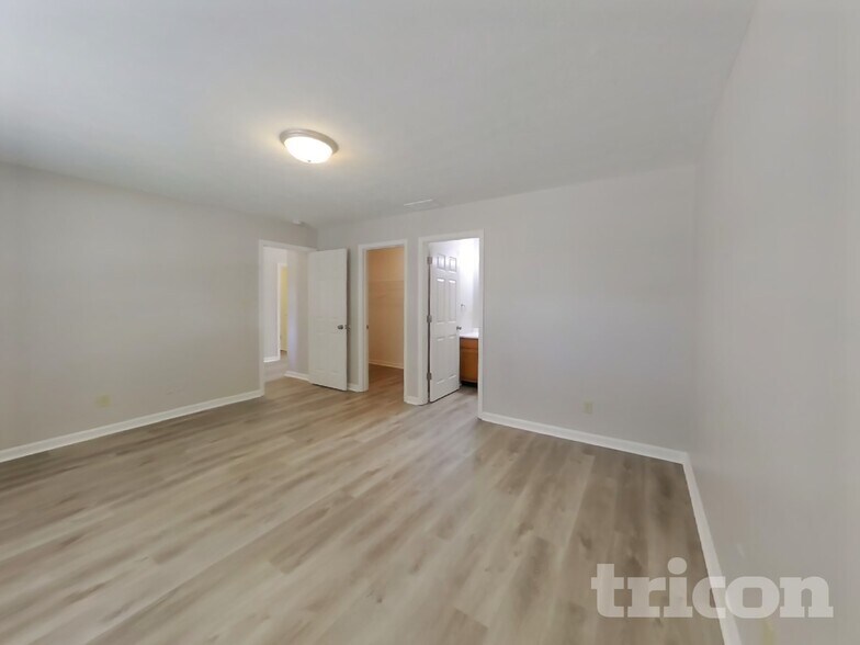 Building Photo - 945 Center St