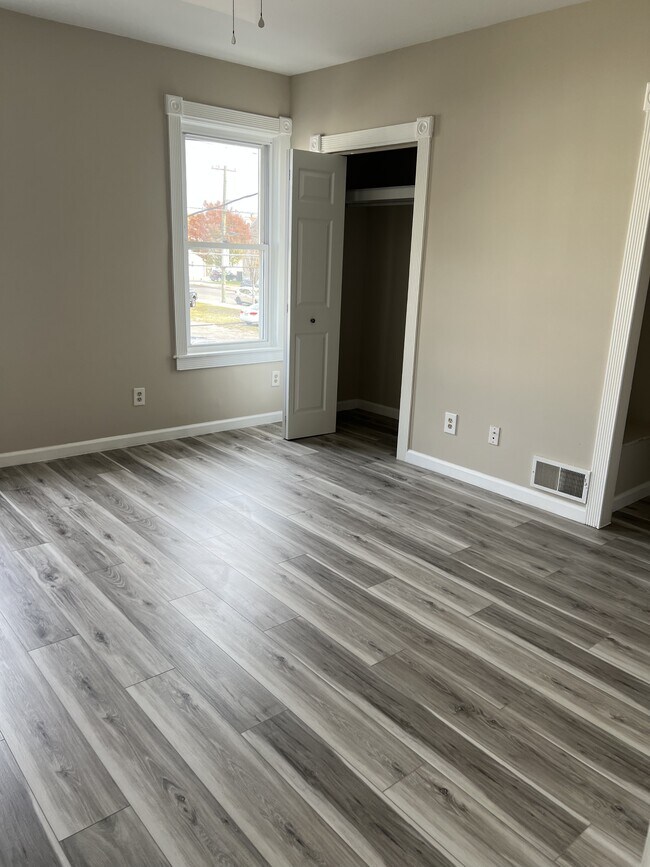 Building Photo - 230 Mercer St