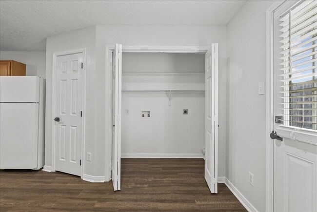 Building Photo - 2110 Roatan Calle