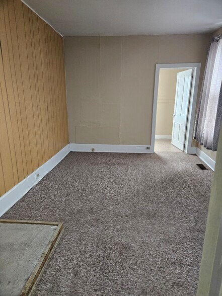 bedroom - 426 W Front St