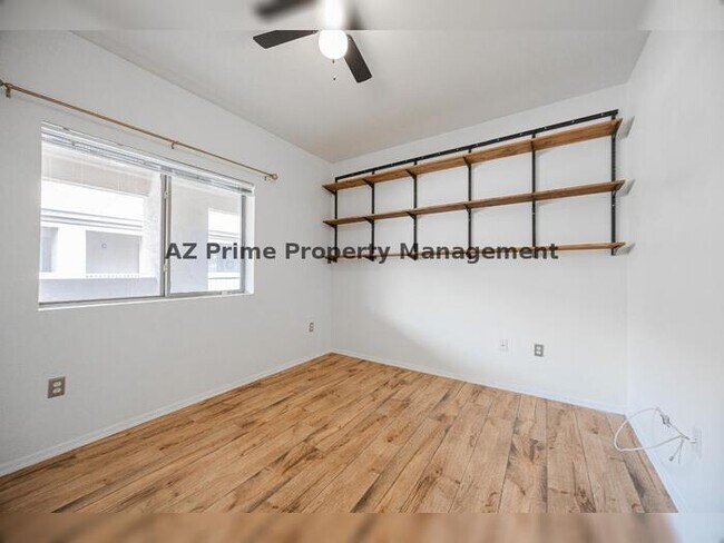 Building Photo - 920 E Devonshire Ave
