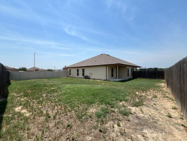 Building Photo - Luxury 3/2 duplex in great New Braunfels N...