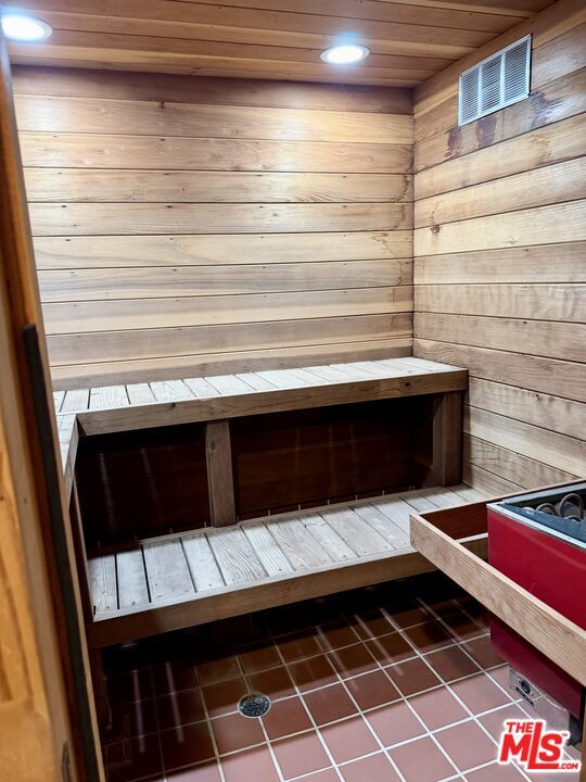 Building Photo - 1861 W Mountain St