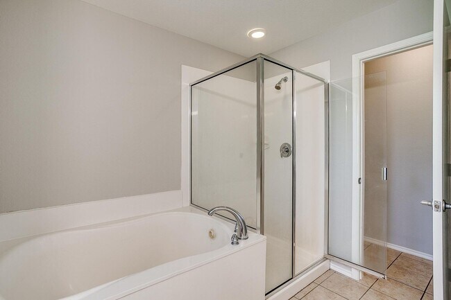 Building Photo - Large 4 Bedroom 3.5 Bathroom- Eagle Mounta...