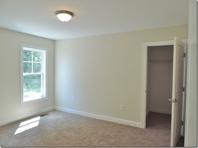 Building Photo - 4827 Jamestown Dr NW