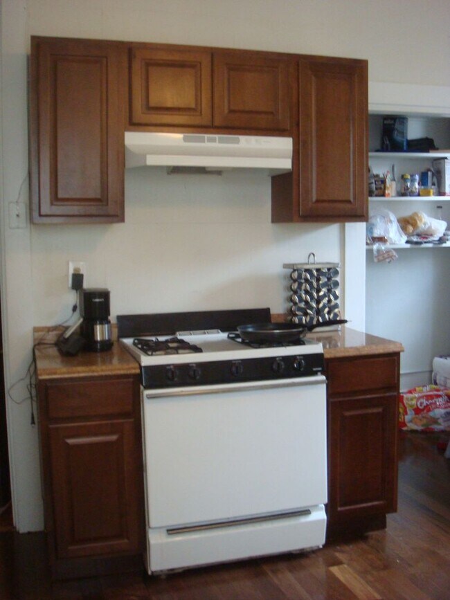 Building Photo - Large 2 Bedroom Plus an Office in Brooklin...