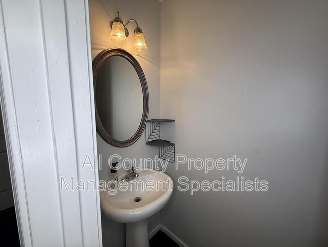 Building Photo - 179 Vermilion Dr.