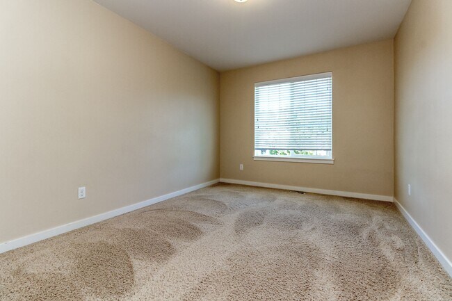 Building Photo - Beautiful Bell Hill Home in DuPont