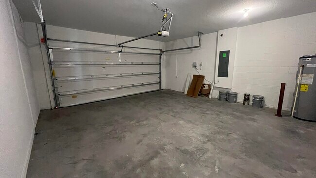 Building Photo - 1782 SW Bayshore Blvd