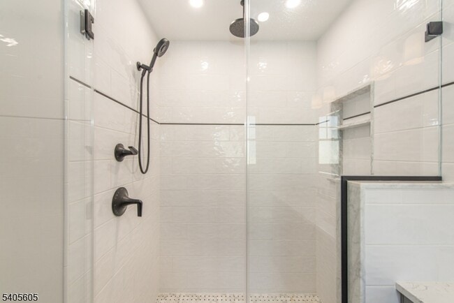 Building Photo - 237 Morris Ave