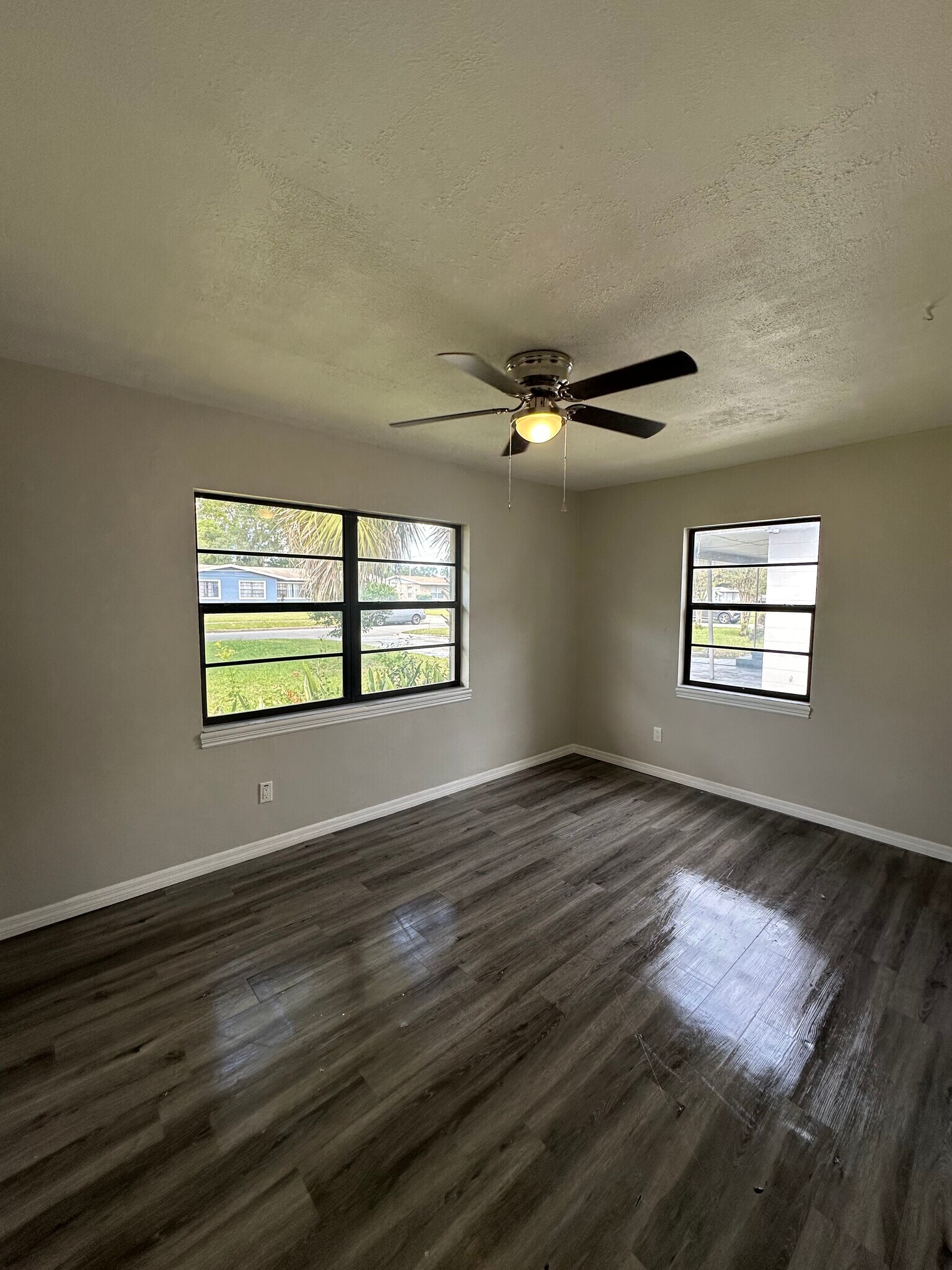 Building Photo - 429 Ventura Ave