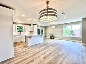 Building Photo - 710 Hollie Way